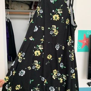 Black dress with yellow and white flowers! Size XL
